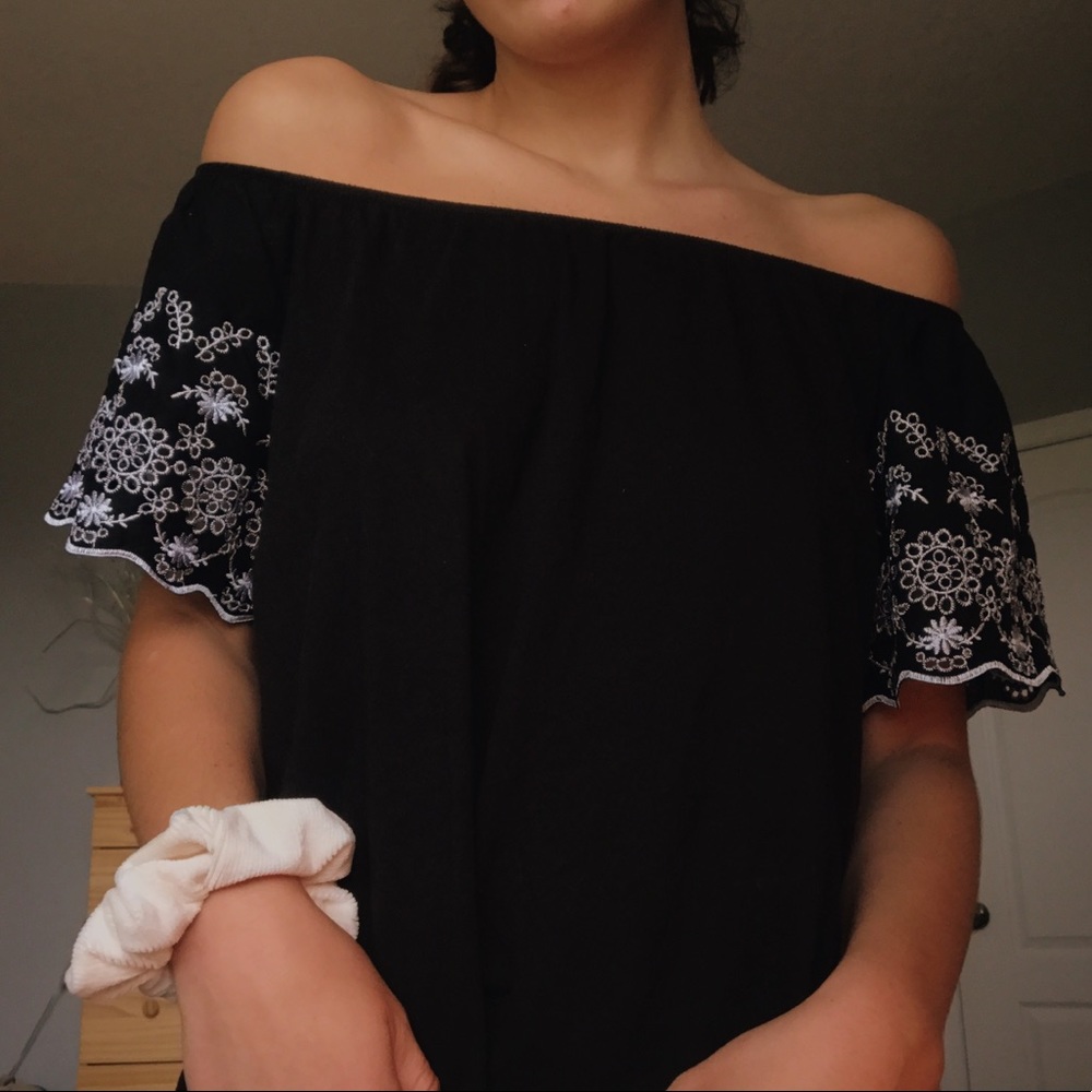 H&M off the shoulder blouse